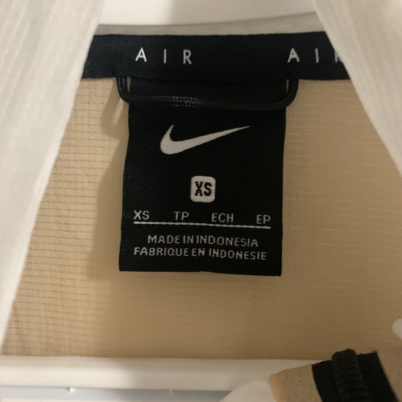 ❌ SOLD ❌ Nike Air Lightweight Jacket - Picture 3 of 3